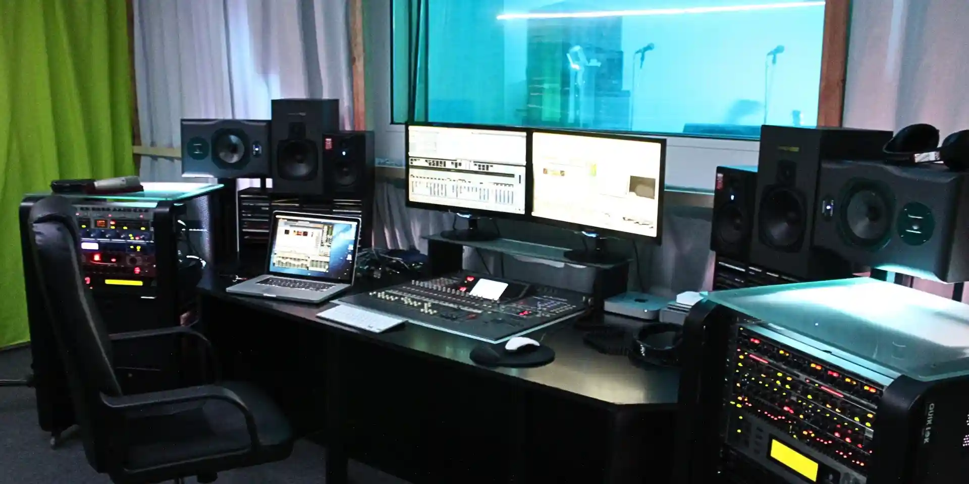 Sala Terra -Regie de Controlo de 40m² na LXPRO Estúdios